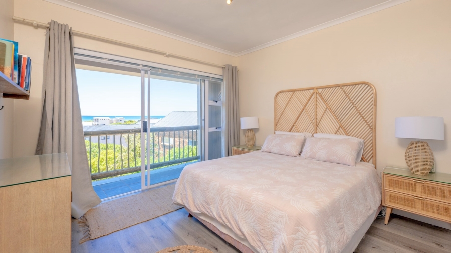 5 Bedroom Property for Sale in Struisbaai Western Cape